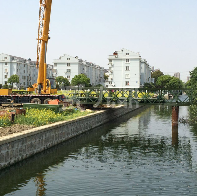 貝雷片是貝雷鋼橋的鋼結(jié)構(gòu)構(gòu)體