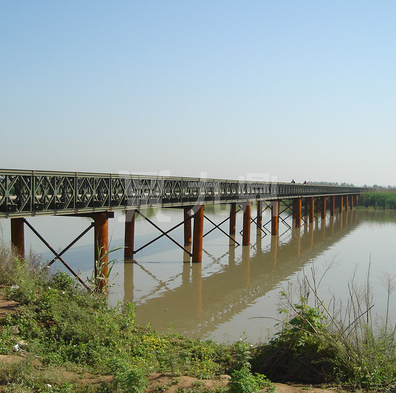 貝雷片銷此中間的兩個孔是供雙排或多排桁架同節(jié)間毗連用的