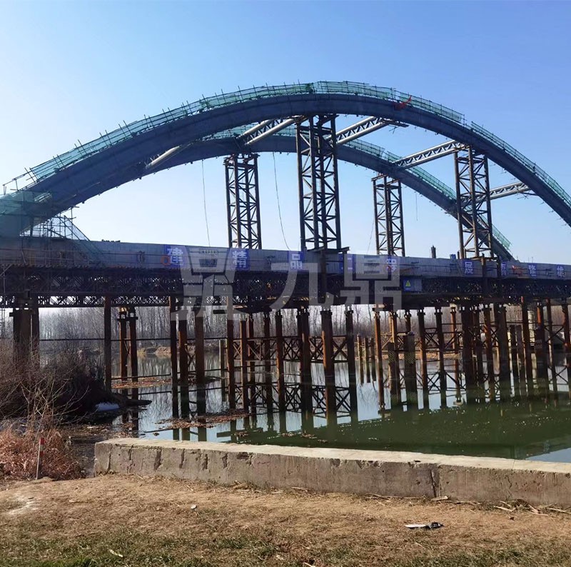 貝雷橋安裝時(shí)弦桿的支撐